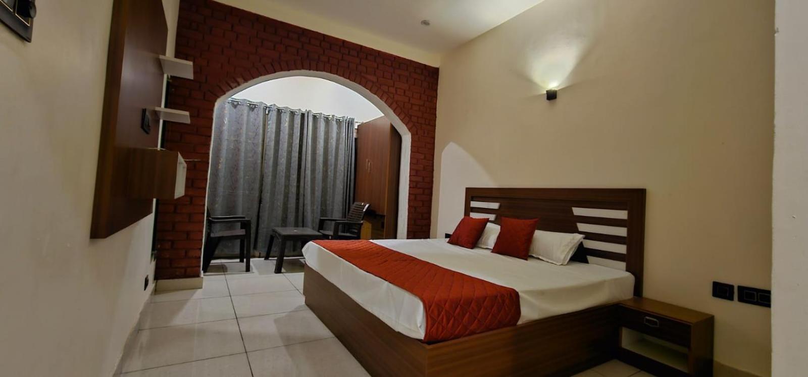 Golden Himalaya Homestay Каусани Экстерьер фото