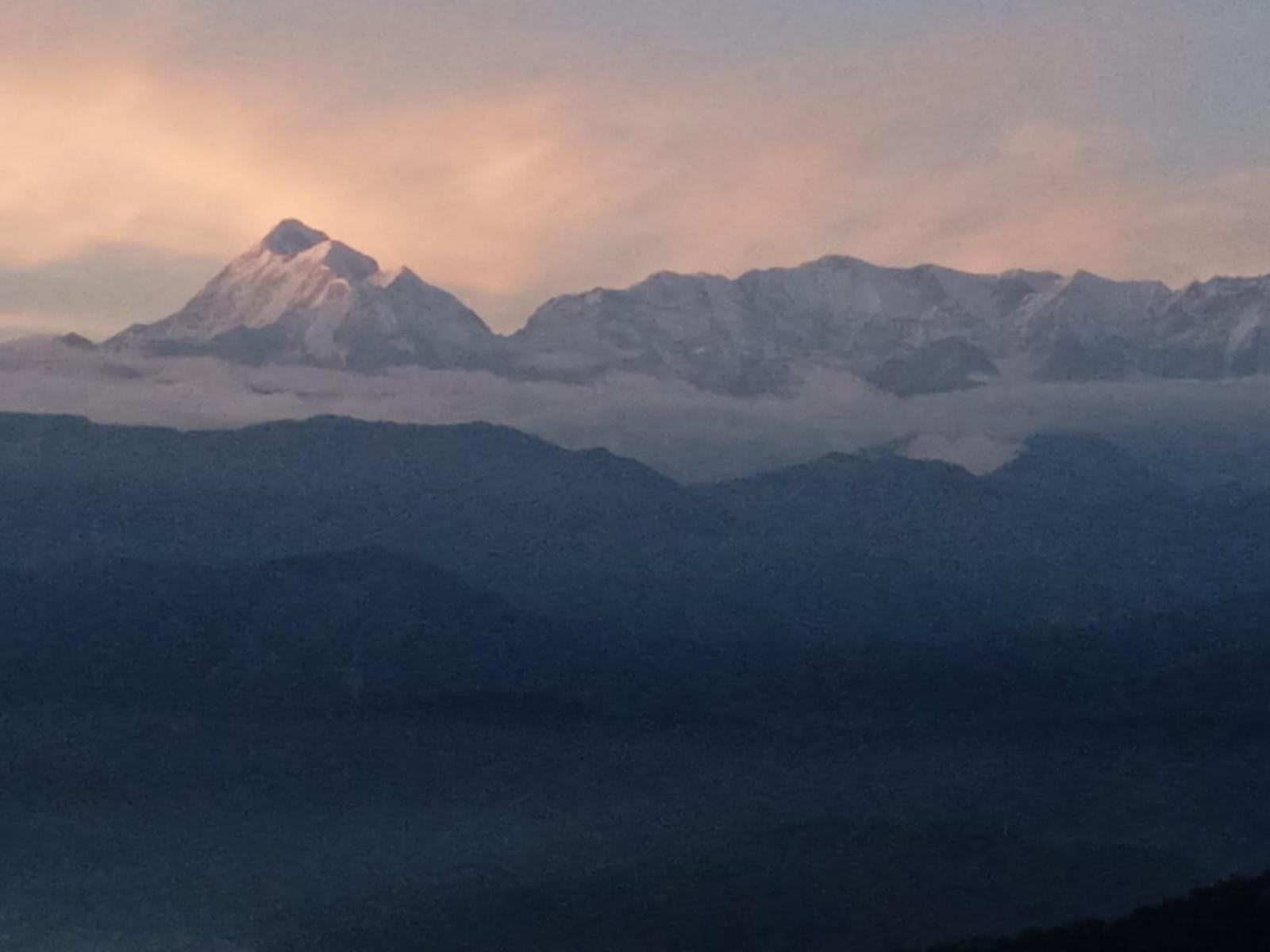 Golden Himalaya Homestay Каусани Экстерьер фото