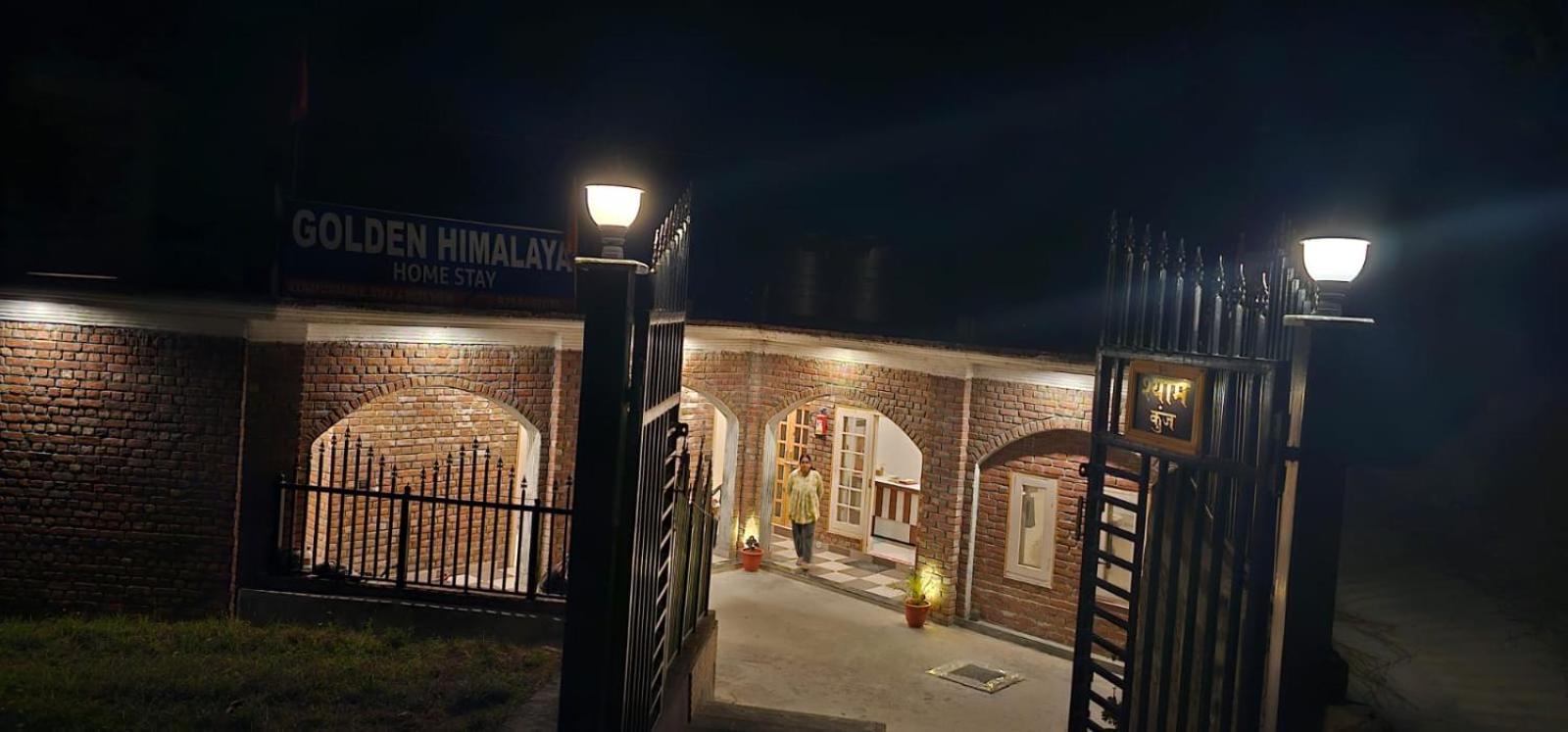 Golden Himalaya Homestay Каусани Экстерьер фото