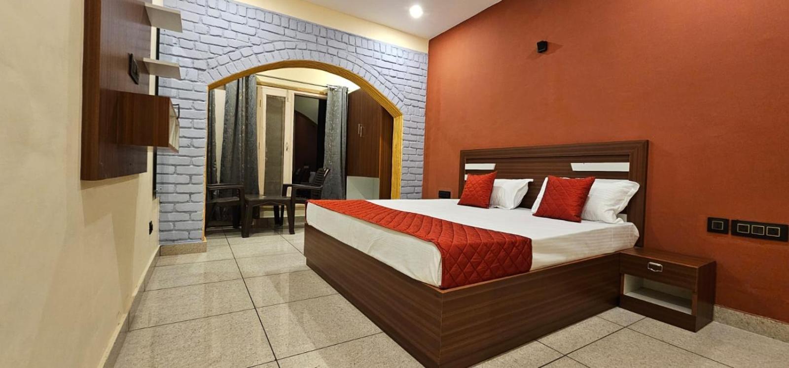 Golden Himalaya Homestay Каусани Экстерьер фото